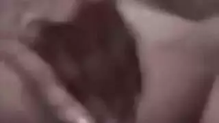 قحبة سورية هيجانة تفرك بزازها