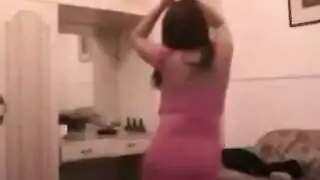 عشيقة عربية ترقص بشكل مثير قبل أن تأخذ زباً قوياً
