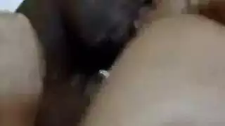 خيال جنسي صريح: تحبس زبه وتجعله يقذف على الحائط
