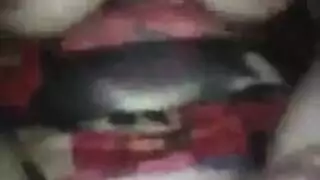 جنس قاسي: قضيب سميك يحفر بين شفاه مهبلها المصرية المنتفخة