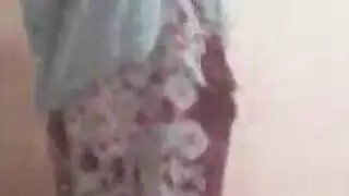إباحية خليجية حارة: جسم منحن، مؤخرة ضخمة، ورقصة مثيرة