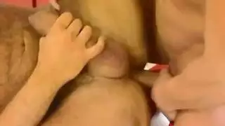 شابان يعبدان قضيباً قاسياً