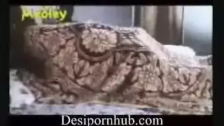 ثلاثة رجال ينيكون بنت واحدة