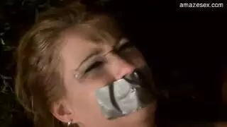 شقراء مفلسة تُمارس الجنس في جميع فتحاتها محتوى صريح