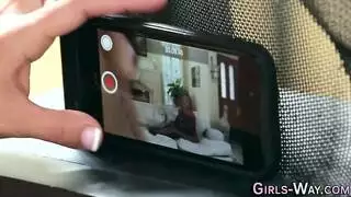 سحاق مثيرة: كس أحمر ناري يدلك كس بني حلو