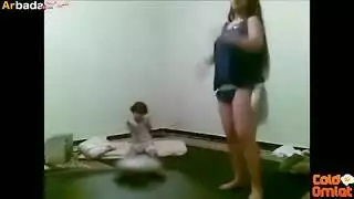 رقصت حتى أصبحت مبللة ثم أخذت وضعية الكلب القاسية