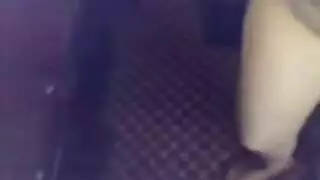 اخلعي كل شيء، لكن احتفظي بكلوتك تحسبًا لقدوم المدير