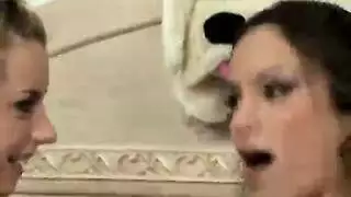 بنات إسبانيا في مشاهد مص واضافة كريمة صريحة