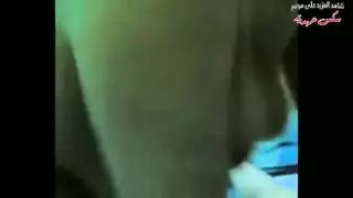 فيلم للبالغين: فرك الأعضاء التناسلية يليه جنس مهبلي عنيف
