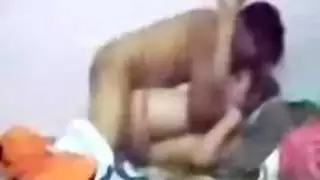 الابن يشارك والديه