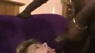 أجساد مدهونة بالزيت: سكس شرجي ومهبلي