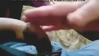 هي تمص زبره الصلب الضخم في الحمام وتتوسل للمزيد