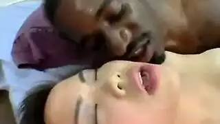 الجميلات المتوجات في جنس جماعي صريح