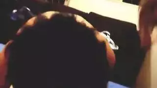 شابان يغطيان وجهها بالسائل المنوي