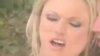 نشاط فموي ساخن مع بريانا بانكس تمص انتصابًا ضخمًا