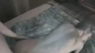فتاة بالغة بالكاد تأخذ قضيب في كل ثقب