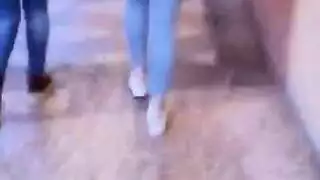 فتاتان متجادلتان تستسلطان لهيمنة رجل شرجية إكس إكس إكس
