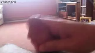 عاهرة شقراء بأسلوب قديم تداعب قضيبًا صلبًا سمينًا