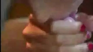 فتاة صغيرة تمارس الجنس بشكل ثلاثي