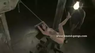 فيلم إباحي: فتاة مشعرة تريد قضيباً صلباً في ملابسها الداخلية