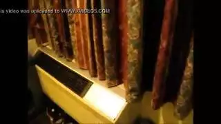 حوريات آسيويات تشرب، تظهر فرج مبلل وتبول على ذكري