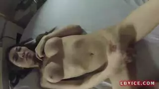 حفلة إباحية منزلية: هواة يستخدمون أثداء كبيرة لإشباع الرغبة