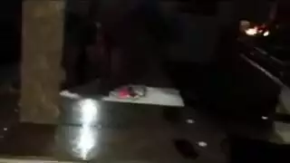 عاهرة لاتينية تأخذه على منضدة المطبخ