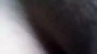 هزات قسرية على وجه جميل دامع