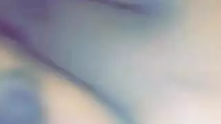 فتاة ممتلئة تنزلق بفرجها على قضيب صلب محشو باللحم