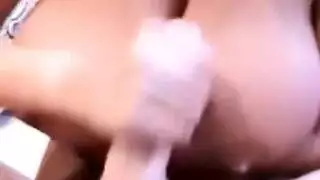شاب ومفلس: خطة دفع سرية من زوجة الأب