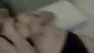 جميلة وساخنة تأخذ قضيبًا ضخمًا