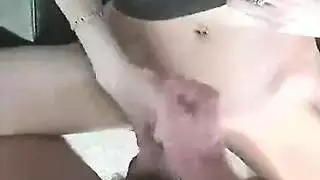 سكرتيرة المدير المفضلة تخدم قضيبه الصلب في كل فتحة