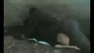 عاهرة مصرية تشتهي تأخذ إيلاج مزدوج من شابين في مشهد إباحي