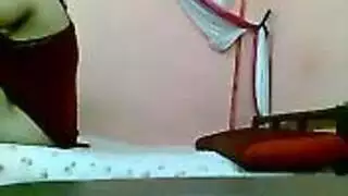 مصور مخادع ينيك زوجة الضابط بوضعية كلابية