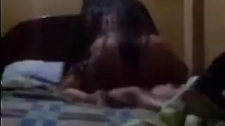 مثلية ثلاثية منحرفة: نيك الفتحتين بلا رحمة