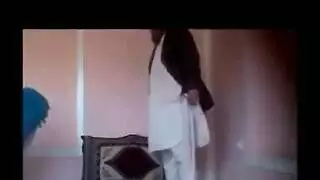 سكس أفغاني سري: نيك قوي لامرأة ناضجة مثيرة