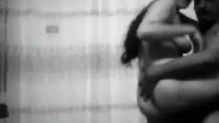 نادية تلتهم زبه قبل ممارسة الجنس الواقف الجامح