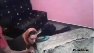 خيالات الصف: أربعة طلاب عرب في جنس صريح