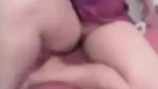 موعد الثنائي المشتعل يتحول إلى جلسة جنس صعبة