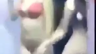 ضعف الحركة: بورنو ويب كام عاهر مع فتاتين