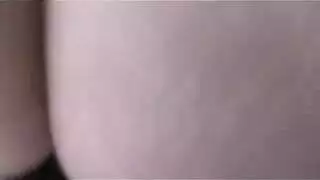 يتم تعليمها لممارسة الجنس مع رجال مجهولين