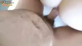 أمسك وأدخل: تأخذ قضيبه الصلب لداخل فرجها المبلل