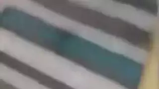 تحقيق خيال ثنائي الجنس: الزوج يشاهد بينما الشاب يضاجع زوجته