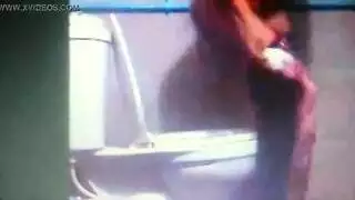 خالتي تراقبني وانا العب بزبي