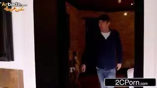 زوجة خائنة تمارس الجنس بقوة مع أفضل صديق لزوجها