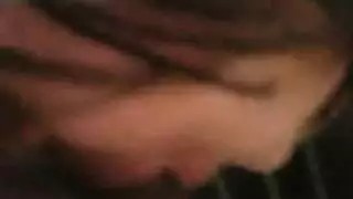دمية جنسية مرنة تحصل على ثقوبها الضيقة مدمرة بقضيب ضخم