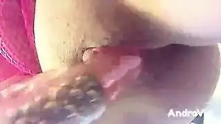بنتها وأمه بوس بعض