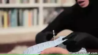 آلهة الأقدام المقنعة تعطي استمناء مكثفًا وعبادة للقضيب