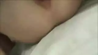 جنس في الشارع: سمراء أوروبية تأخذه في الثقبين