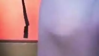 امرأة ناضجة مثيرة في جوارب المثيرة ، تقدم تينا كاي منزلها دون مقابل أثناء سخيف